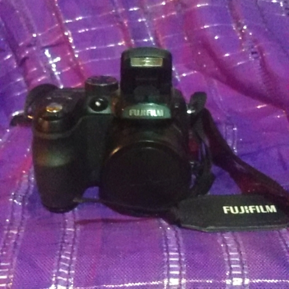 FugiFilm FINEPIX S-1000fd - Picture 2 of 10